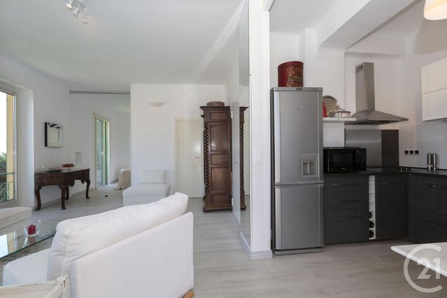 Afficher la photo en grand Appartement F2 à vendre - 2 pièces - 48.0 m2 - VILLEFRANCHE SUR MER - 06 - PROVENCE-ALPES-COTE-D-AZUR - Century 21 Lafage Transactions
