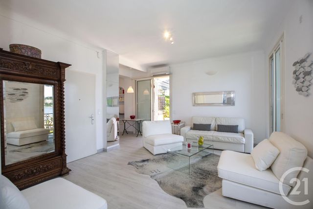Afficher la photo en grand Appartement F2 à vendre - 2 pièces - 48.0 m2 - VILLEFRANCHE SUR MER - 06 - PROVENCE-ALPES-COTE-D-AZUR - Century 21 Lafage Transactions