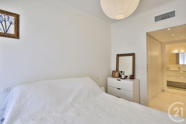 Afficher la photo en grand Appartement F2 à vendre - 2 pièces - 44.0 m2 - BEAULIEU SUR MER - 06 - PROVENCE-ALPES-COTE-D-AZUR - Century 21 Lafage Transactions