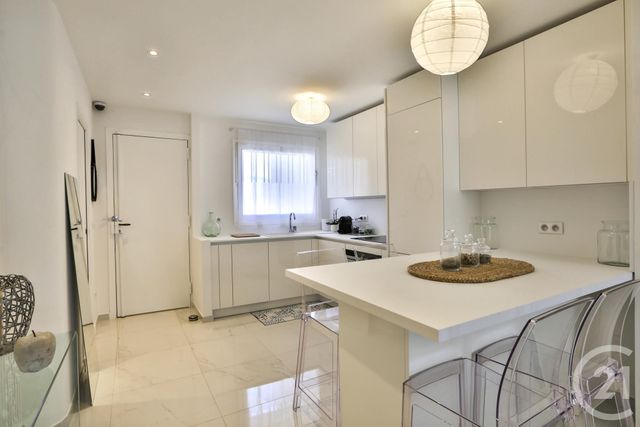 Afficher la photo en grand Appartement F2 à vendre - 2 pièces - 44.0 m2 - BEAULIEU SUR MER - 06 - PROVENCE-ALPES-COTE-D-AZUR - Century 21 Lafage Transactions