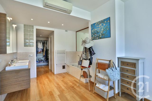 Afficher la photo en grand Appartement F4 à vendre - 4 pièces - 143.0 m2 - NICE - 06 - PROVENCE-ALPES-COTE-D-AZUR - Century 21 Lafage Transactions