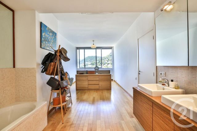 Afficher la photo en grand Appartement F4 à vendre - 4 pièces - 143.0 m2 - NICE - 06 - PROVENCE-ALPES-COTE-D-AZUR - Century 21 Lafage Transactions