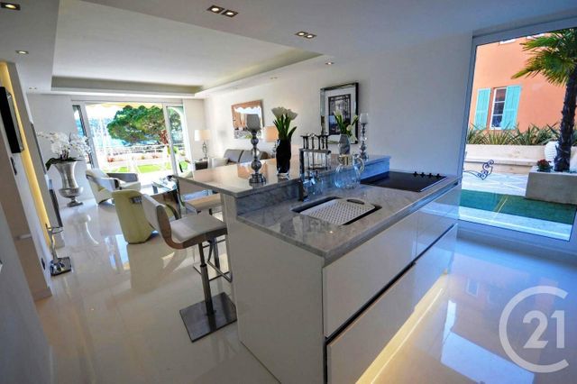 Appartement F3 à vendre - 3 pièces - 68.0 m2 - VILLEFRANCHE SUR MER - 06 - PROVENCE-ALPES-COTE-D-AZUR - Century 21 Lafage Transactions Appartement F3 à vendre - 3 pièces - 68.0 m2 - VILLEFRANCHE SUR MER - 06 - PROVENCE-ALPES-COTE-D-AZUR - Century 21 Lafage Transactions