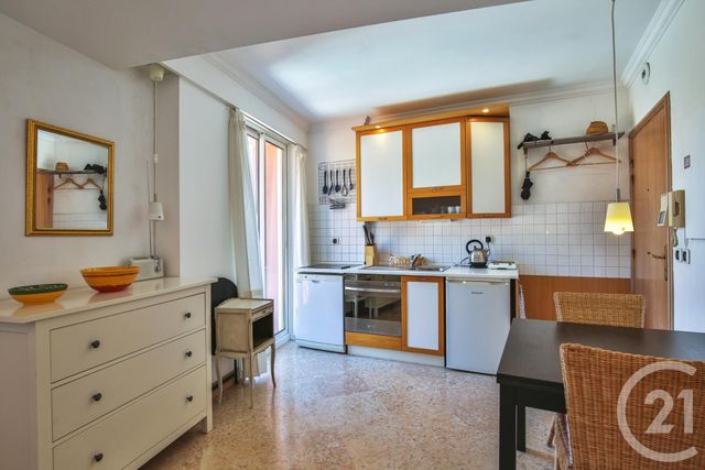 Studio à vendre - 1 pièce - 23.0 m2 - VILLEFRANCHE SUR MER - 06 - PROVENCE-ALPES-COTE-D-AZUR - Century 21 Lafage Transactions Studio à vendre - 1 pièce - 23.0 m2 - VILLEFRANCHE SUR MER - 06 - PROVENCE-ALPES-COTE-D-AZUR - Century 21 Lafage Transactions