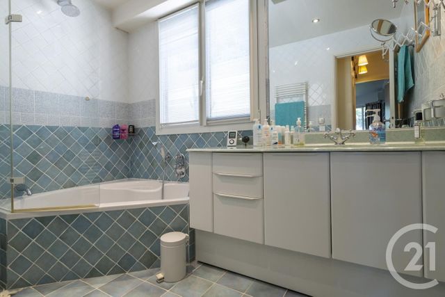Appartement F4 à vendre - 4 pièces - 130.0 m2 - NICE - 06 - PROVENCE-ALPES-COTE-D-AZUR - Century 21 Lafage Transactions Appartement F4 à vendre - 4 pièces - 130.0 m2 - NICE - 06 - PROVENCE-ALPES-COTE-D-AZUR - Century 21 Lafage Transactions
