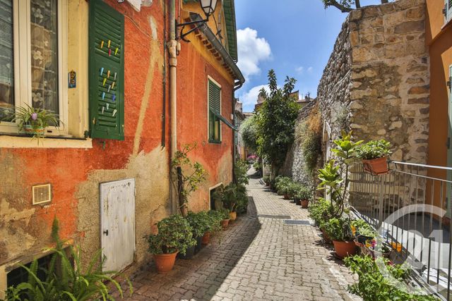 Afficher la photo en grand Appartement Duplex à vendre - 2 pièces - 22.0 m2 - VILLEFRANCHE SUR MER - 06 - PROVENCE-ALPES-COTE-D-AZUR - Century 21 Lafage Transactions
