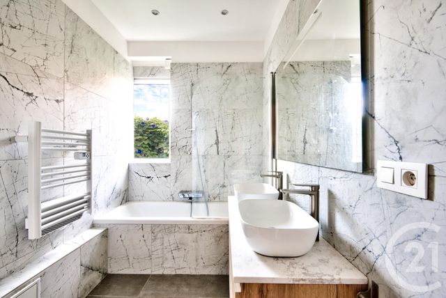 Appartement F4 à vendre - 4 pièces - 111.0 m2 - VILLEFRANCHE SUR MER - 06 - PROVENCE-ALPES-COTE-D-AZUR - Century 21 Lafage Transactions