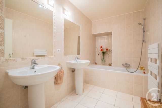 Appartement F4 à vendre - 4 pièces - 83.49 m2 - VILLEFRANCHE SUR MER - 06 - PROVENCE-ALPES-COTE-D-AZUR - Century 21 Lafage Transactions
