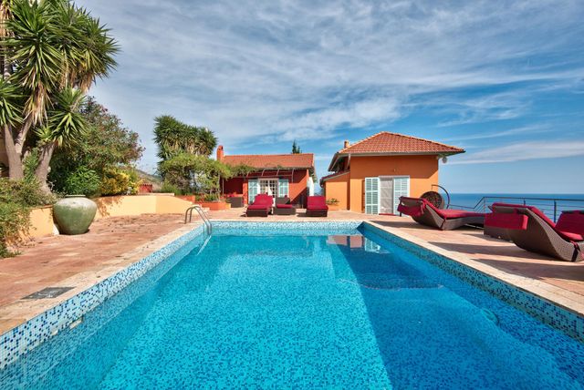 maison à vendre - 7 pièces - 335.0 m2 - MENTON - 06 - PROVENCE-ALPES-COTE-D-AZUR - Century 21 Lafage Transactions