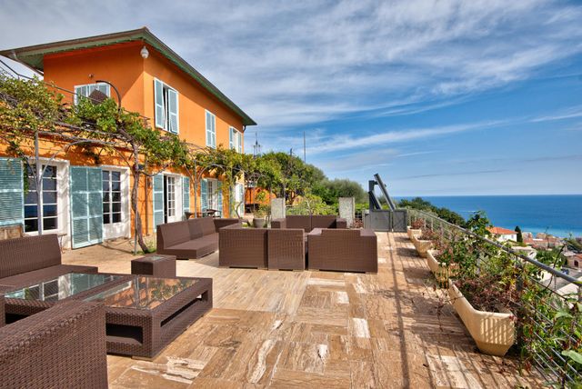 maison à vendre - 7 pièces - 335.0 m2 - MENTON - 06 - PROVENCE-ALPES-COTE-D-AZUR - Century 21 Lafage Transactions