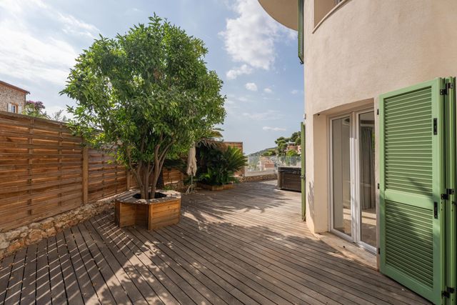 maison à vendre - 5 pièces - 200.0 m2 - VILLEFRANCHE SUR MER - 06 - PROVENCE-ALPES-COTE-D-AZUR - Century 21 Lafage Transactions