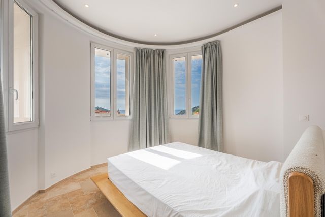 maison à vendre - 5 pièces - 200.0 m2 - VILLEFRANCHE SUR MER - 06 - PROVENCE-ALPES-COTE-D-AZUR - Century 21 Lafage Transactions