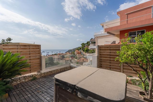 maison à vendre - 5 pièces - 200.0 m2 - VILLEFRANCHE SUR MER - 06 - PROVENCE-ALPES-COTE-D-AZUR - Century 21 Lafage Transactions
