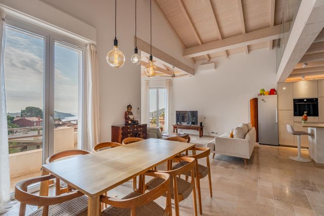 maison à vendre - 5 pièces - 200.0 m2 - VILLEFRANCHE SUR MER - 06 - PROVENCE-ALPES-COTE-D-AZUR - Century 21 Lafage Transactions