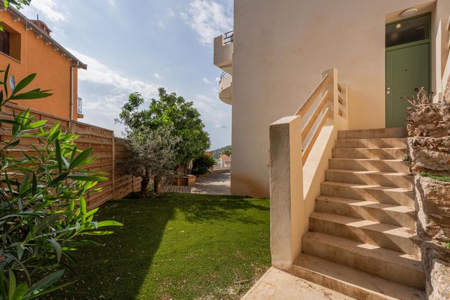maison à vendre - 5 pièces - 200.0 m2 - VILLEFRANCHE SUR MER - 06 - PROVENCE-ALPES-COTE-D-AZUR - Century 21 Lafage Transactions