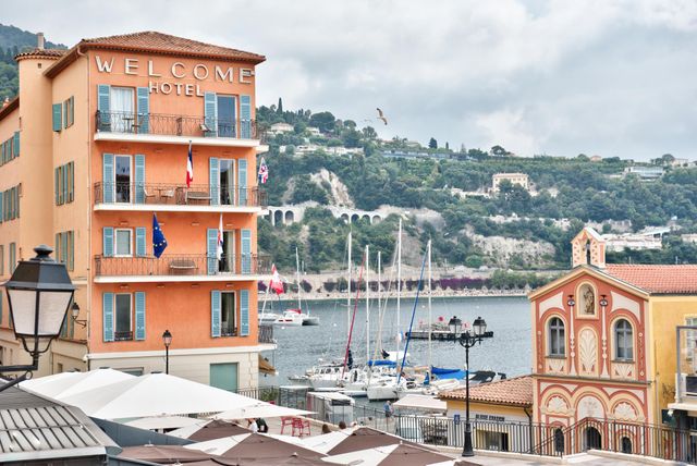 Appartement F3 à vendre - 3 pièces - 65.0 m2 - VILLEFRANCHE SUR MER - 06 - PROVENCE-ALPES-COTE-D-AZUR - Century 21 Lafage Transactions