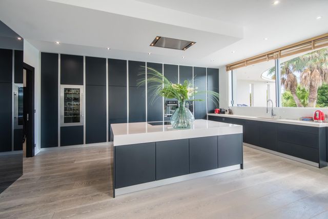 maison à vendre - 5 pièces - 256.0 m2 - ROQUEFORT LES PINS - 06 - PROVENCE-ALPES-COTE-D-AZUR - Century 21 Lafage Transactions